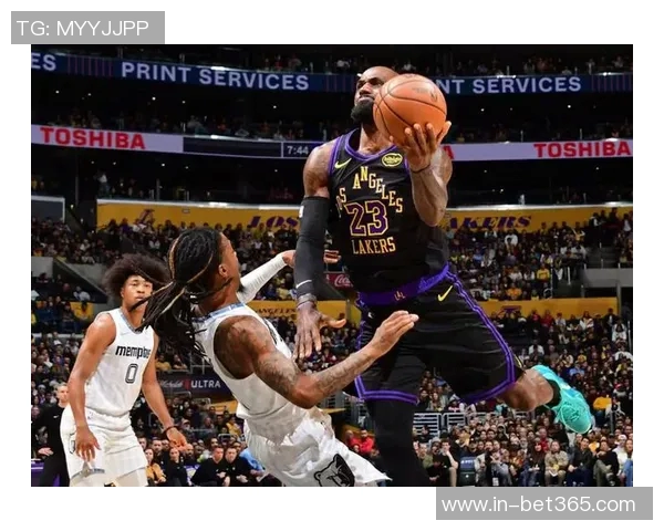 老詹40岁依然统治赛场中远投连得10分展现技术魅力